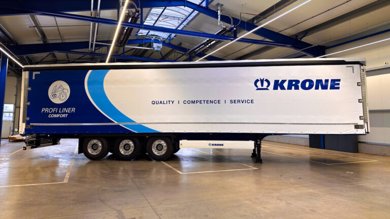 Zdjęcie prasowe: KRONE Profi Liner z kurtyną Comfort